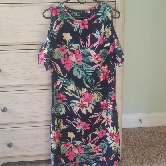 unknown Dresses & Skirts - Tropical/floral cold shoulder dress.